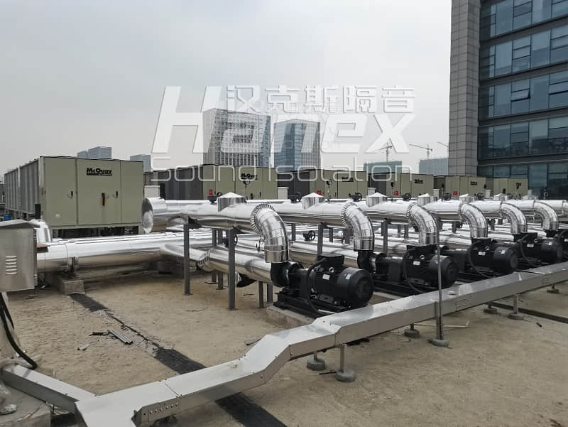 圖1現(xiàn)場冷水機組、水泵、管道與辦公樓位置-副本